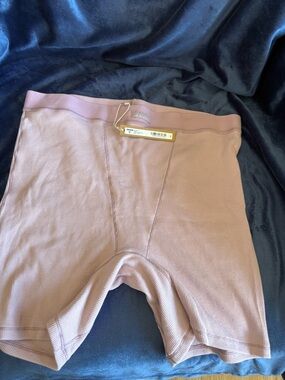 Skims women’s ribbed boy shorts- NWT